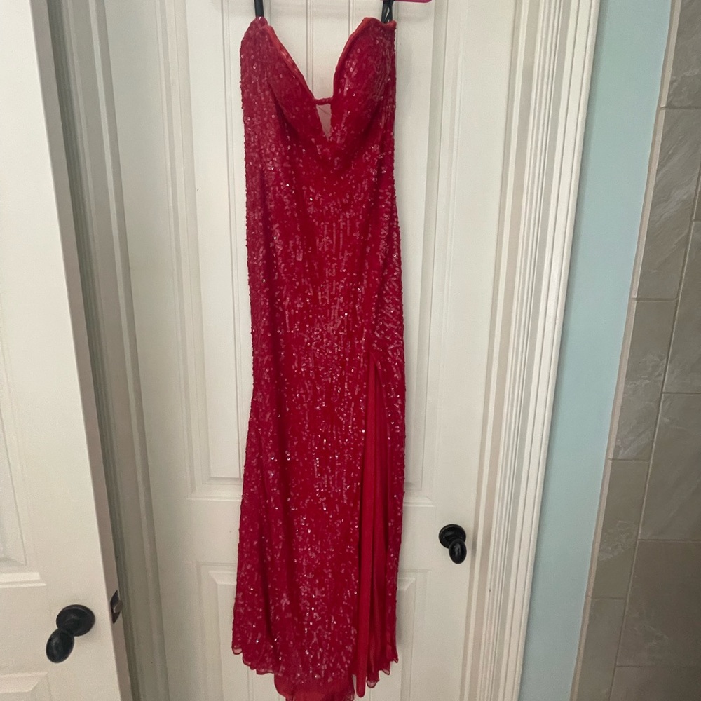 Macduggal formal gown. Sweetheart neckline, strapless. Size 16, fits like. 12.